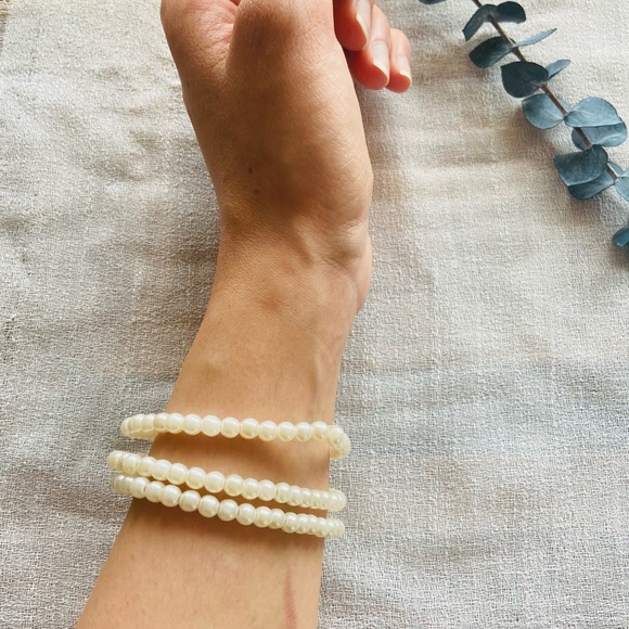 Set of three pearl bracelets - Picture 4 of 4